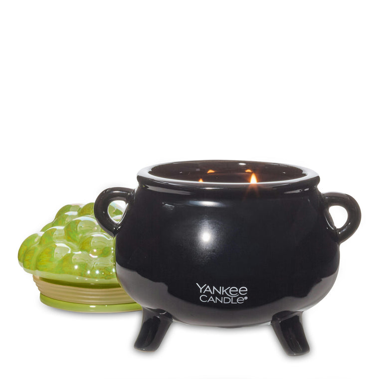Phantom Bookshop Bubbling Cauldron Candle V2
